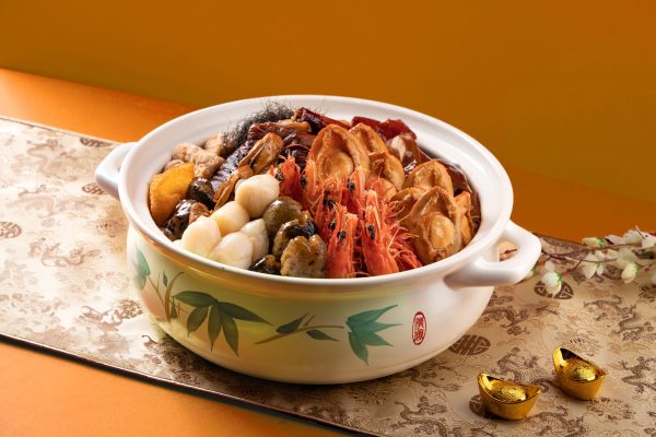 A treasure trove of prized ingredients, the Chinese New Year Treasure Abalone Pot will undoubtedly take centre stage at every reunion gathering.